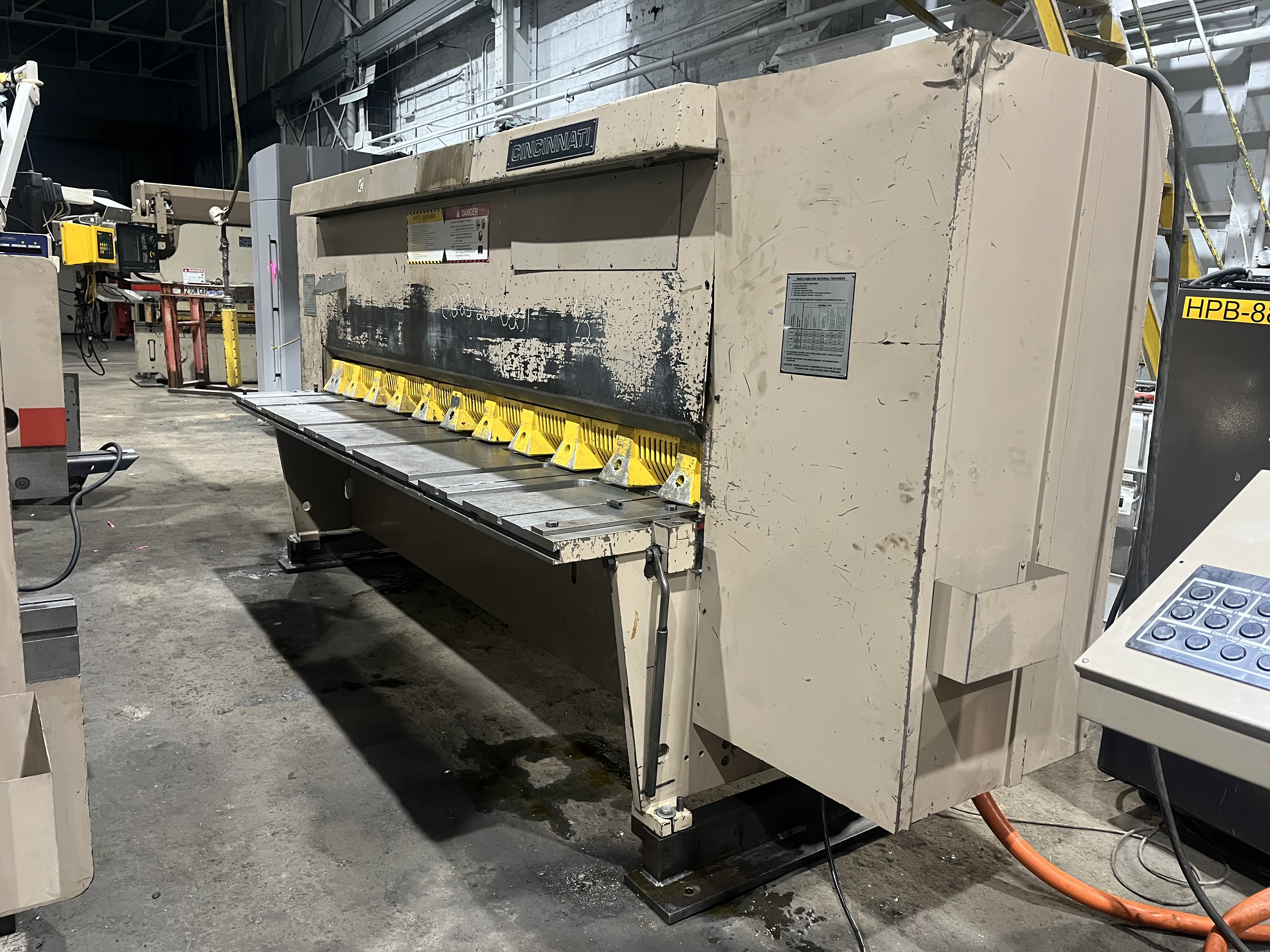 1/4” X 10’ Cincinnati Model 250HS10 Hydraulic Power Squaring Shear 